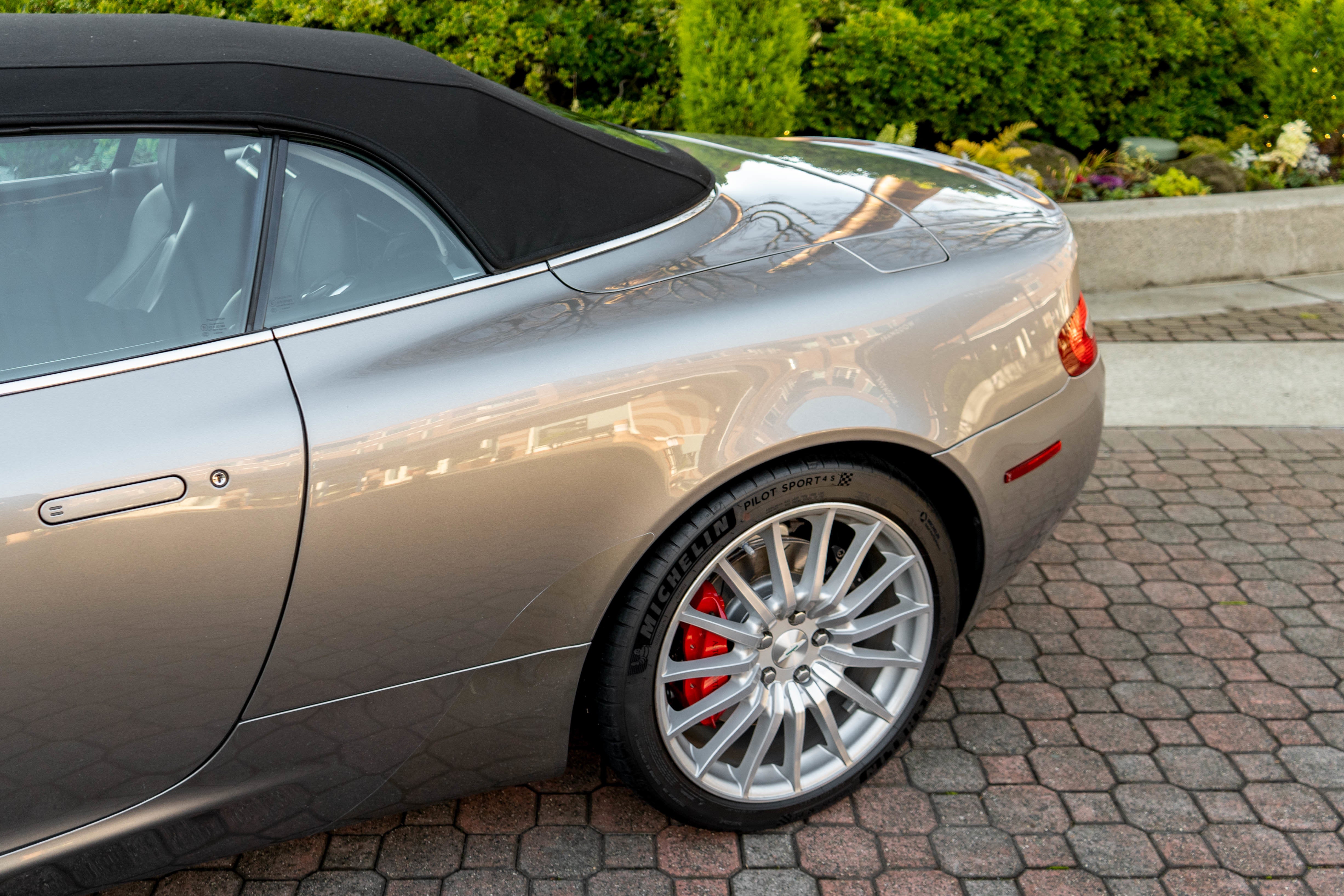 2009 Aston Martin DB9 Volante