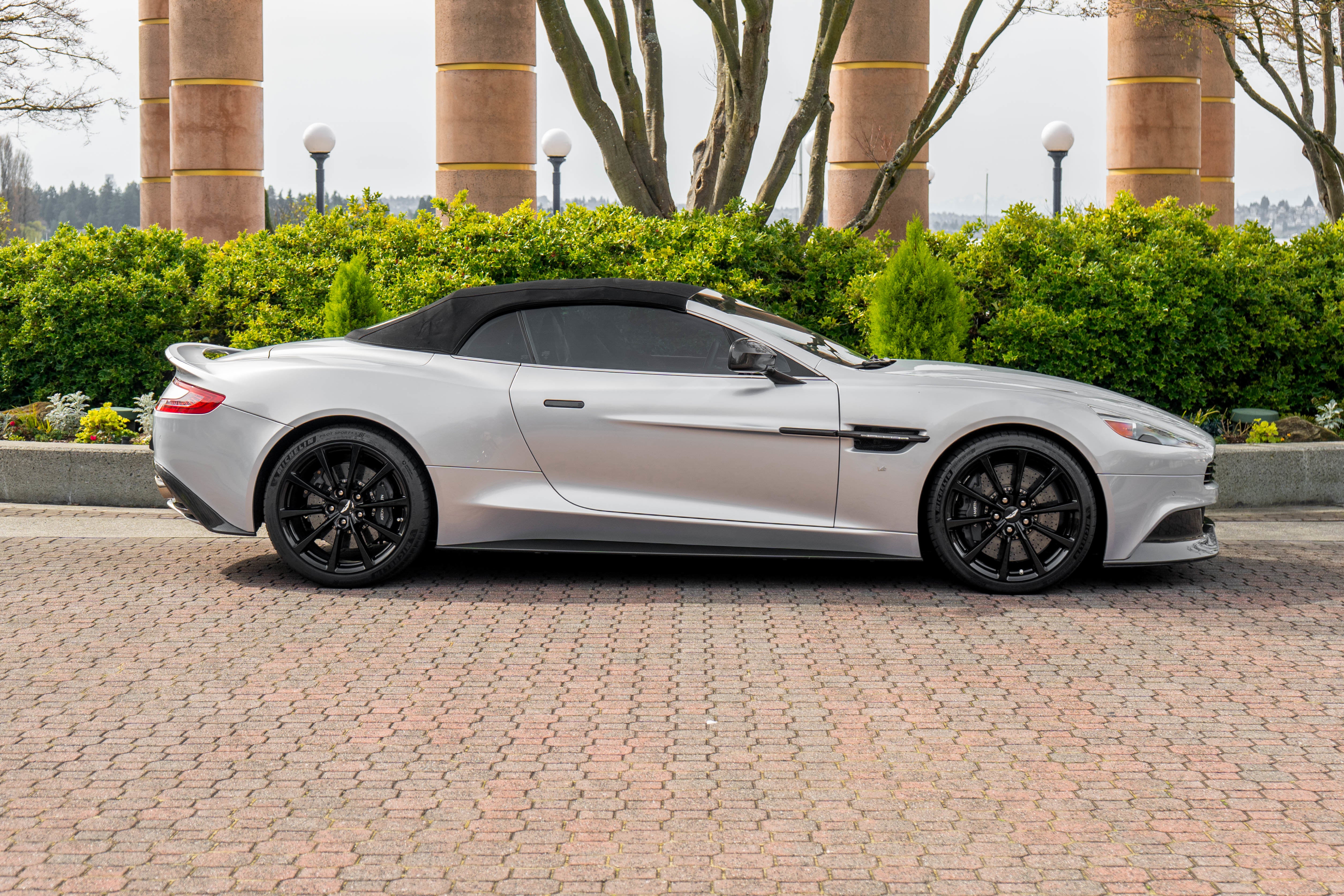 2016 Aston Martin Vanquish 2dr Volante