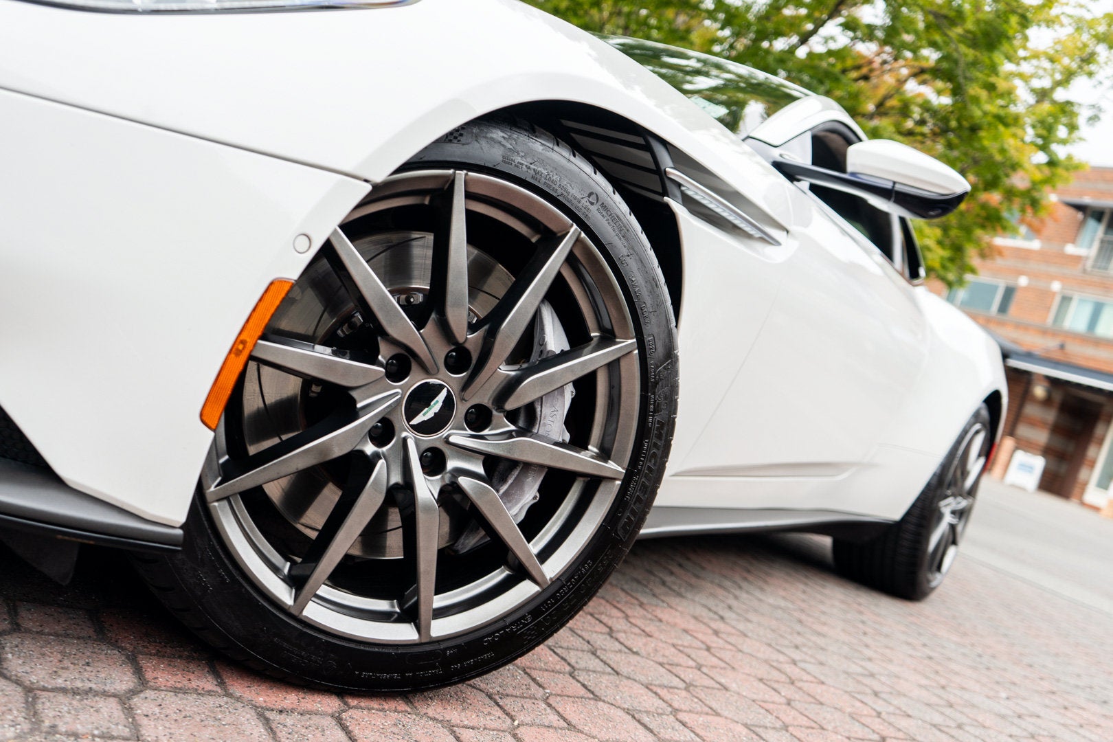 2019 Aston Martin DB11 V8