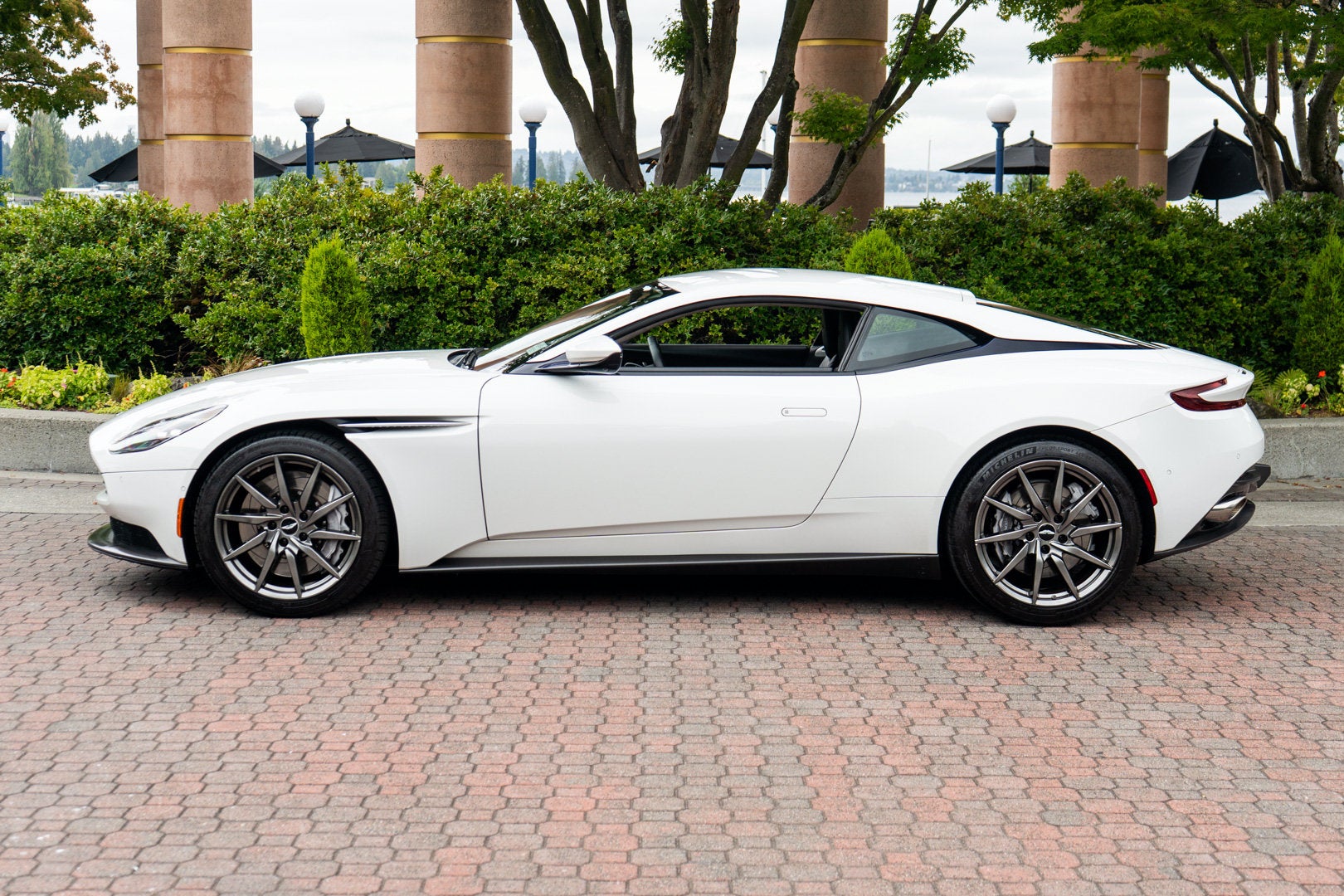 2019 Aston Martin DB11 V8