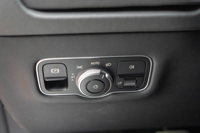 2026 Aston Martin DB12 Goldfinger Edition