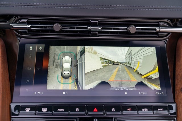 2024 Aston Martin DB12 Volante