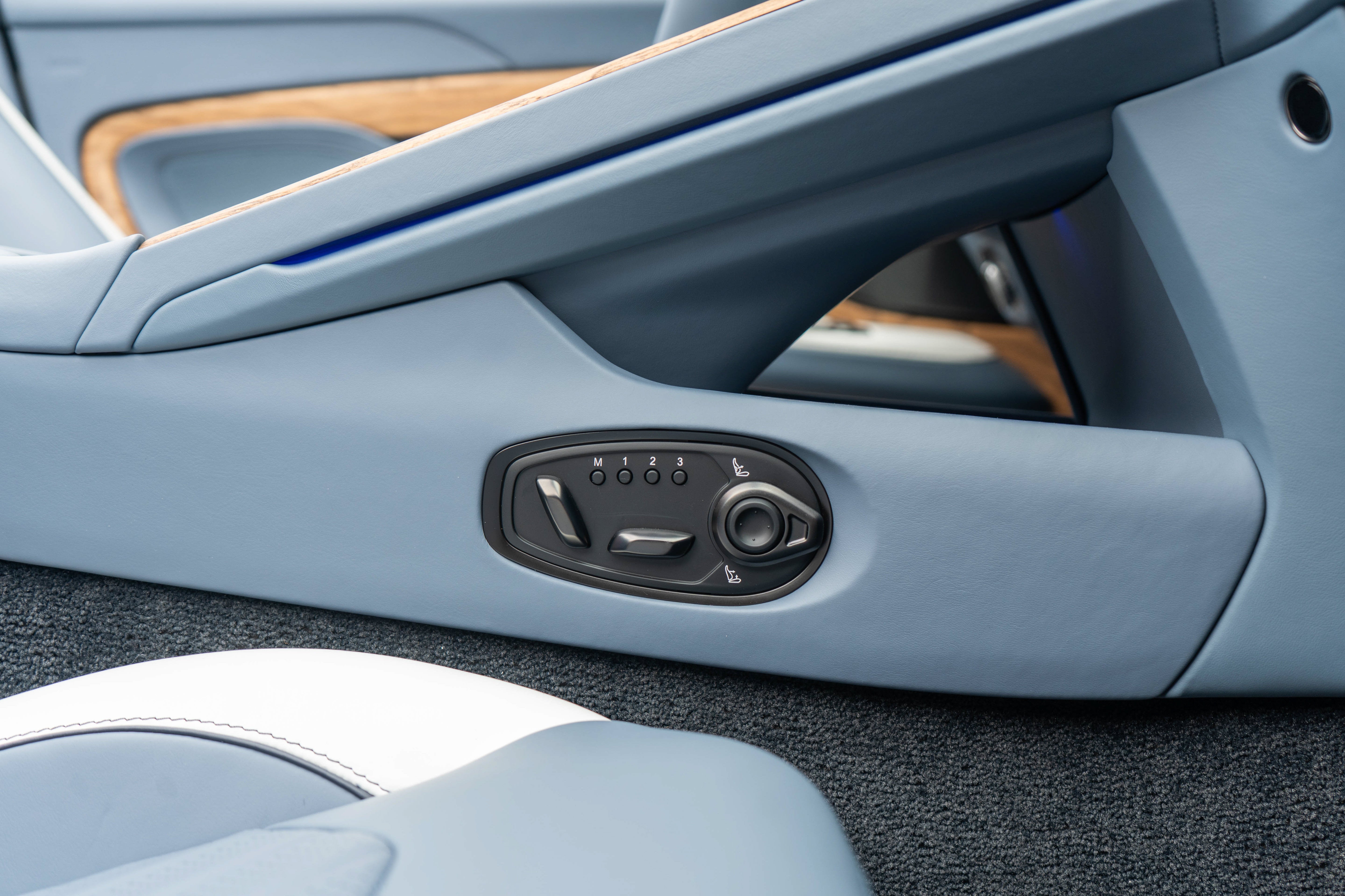 2026 Aston Martin DB12 S Volante Volante