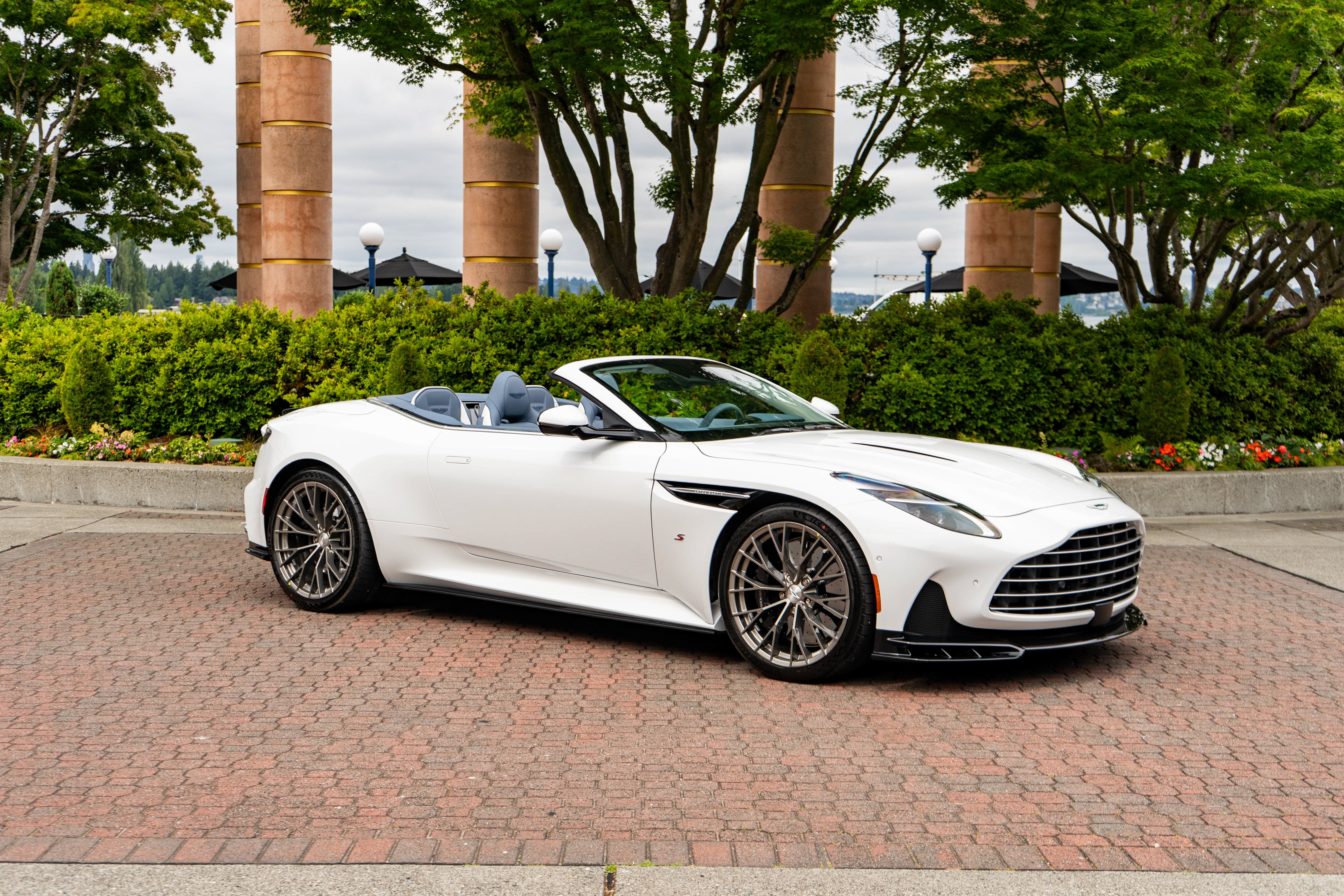 2026 Aston Martin DB12 S Volante Volante