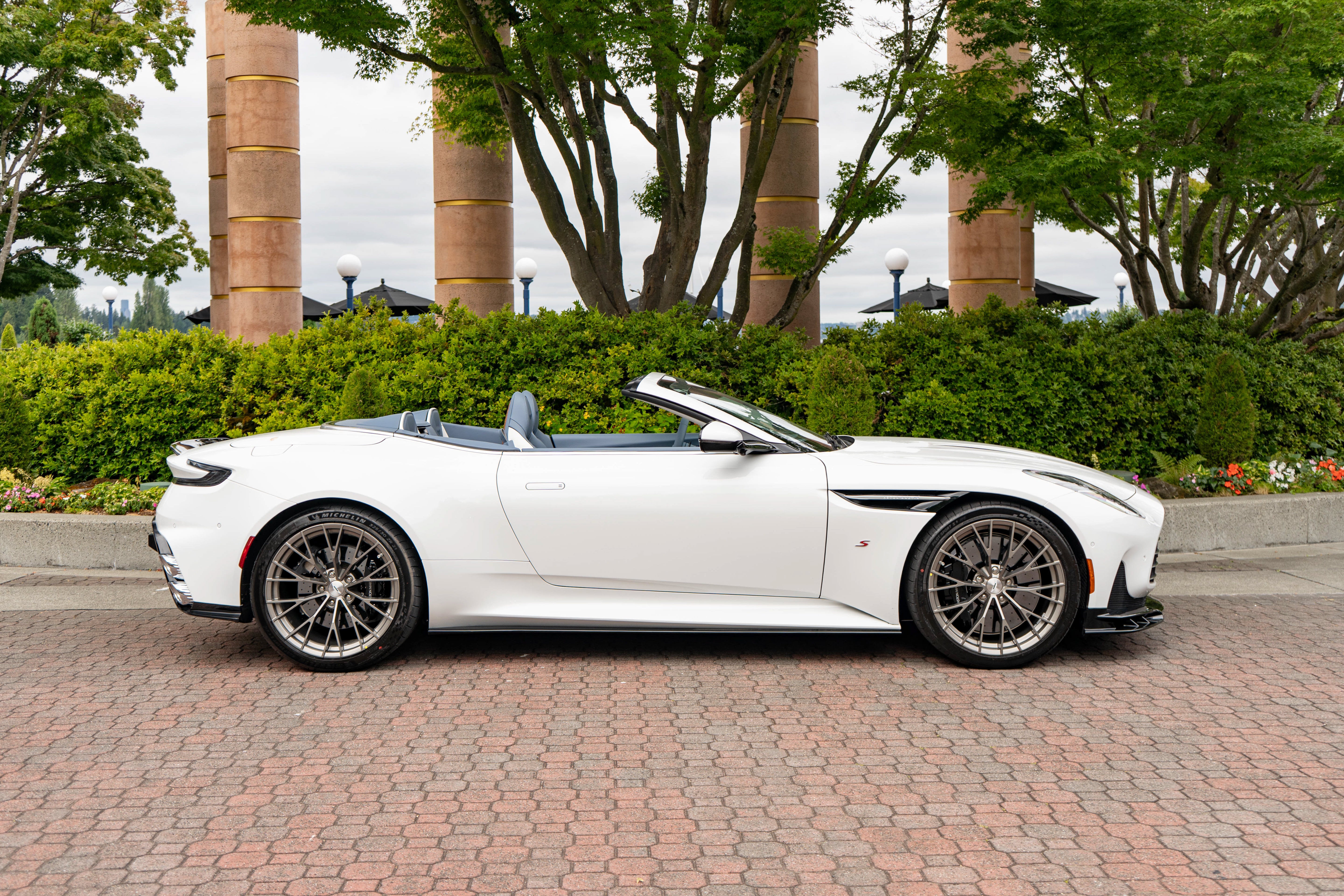 2026 Aston Martin DB12 S Volante Volante