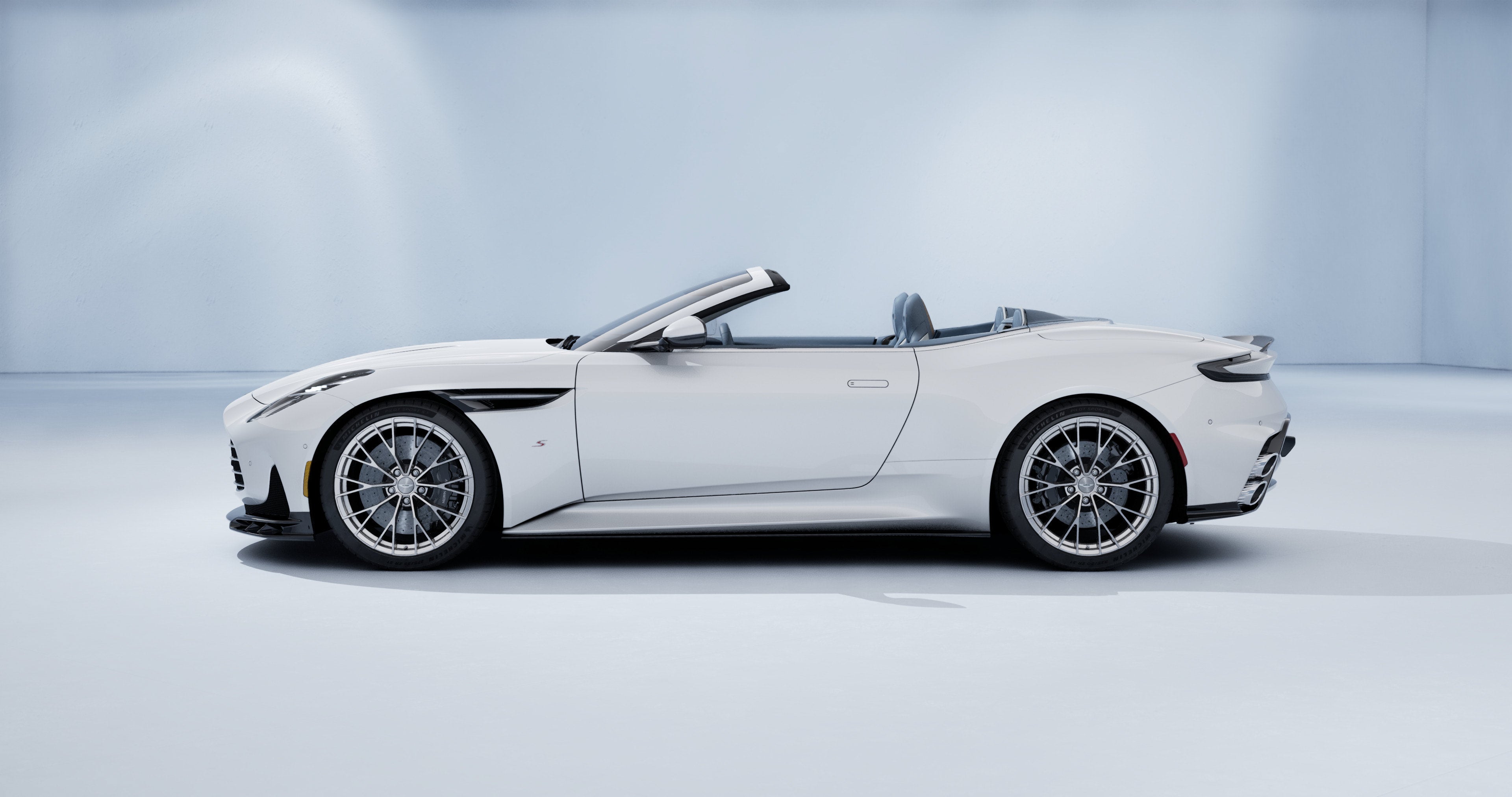 2026 Aston Martin DB12 S Volante Volante