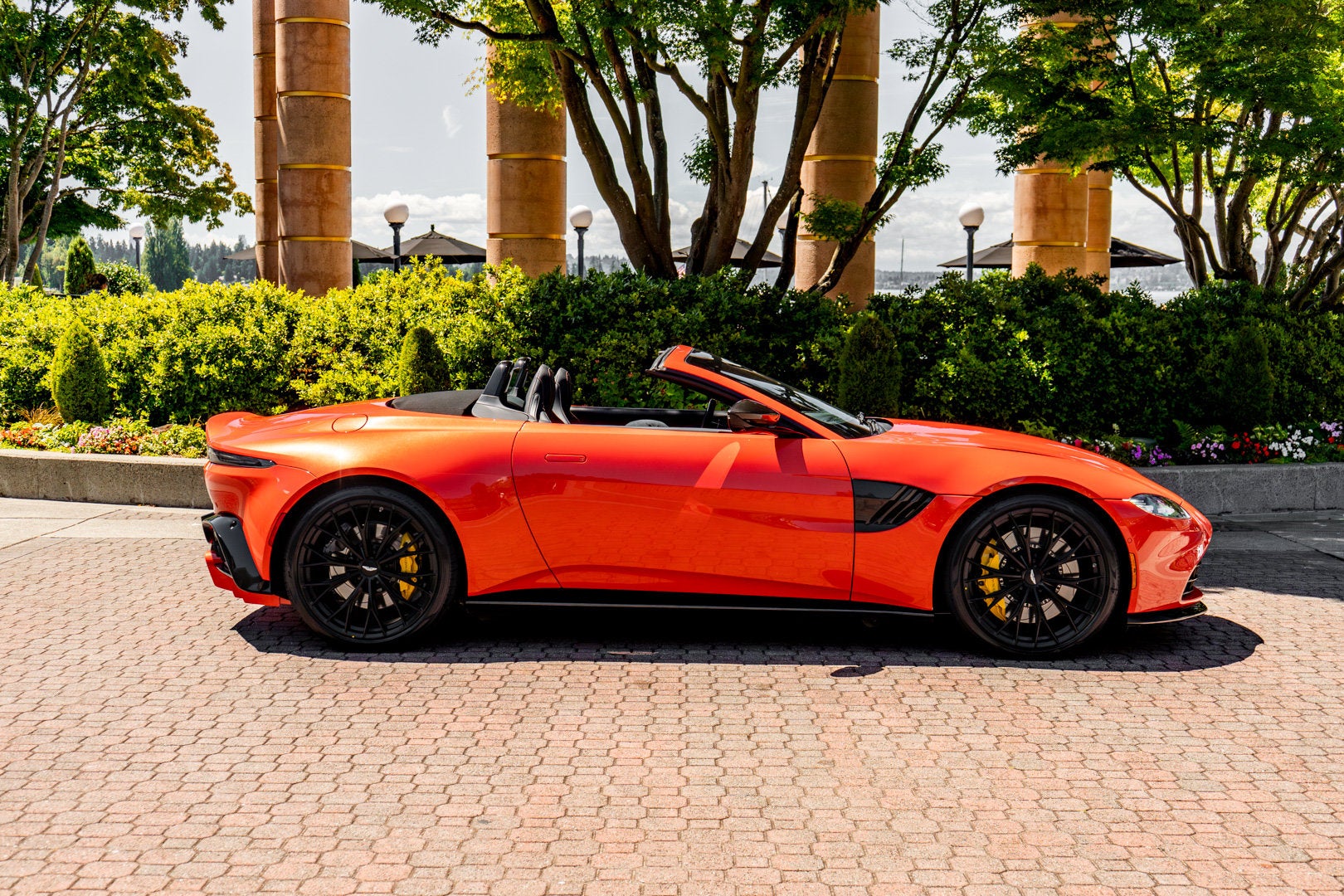 2023 Aston Martin Vantage Roadster