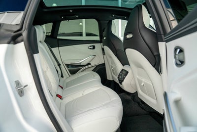 2023 Aston Martin DBX 707