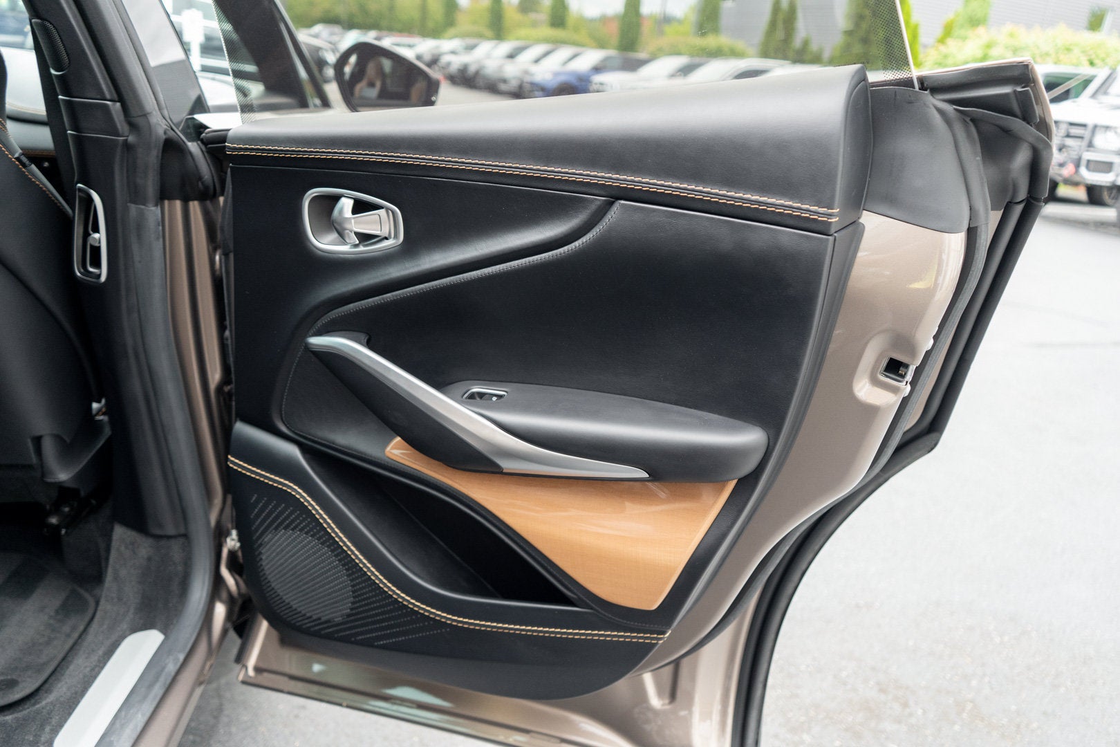 2023 Aston Martin DBX 707
