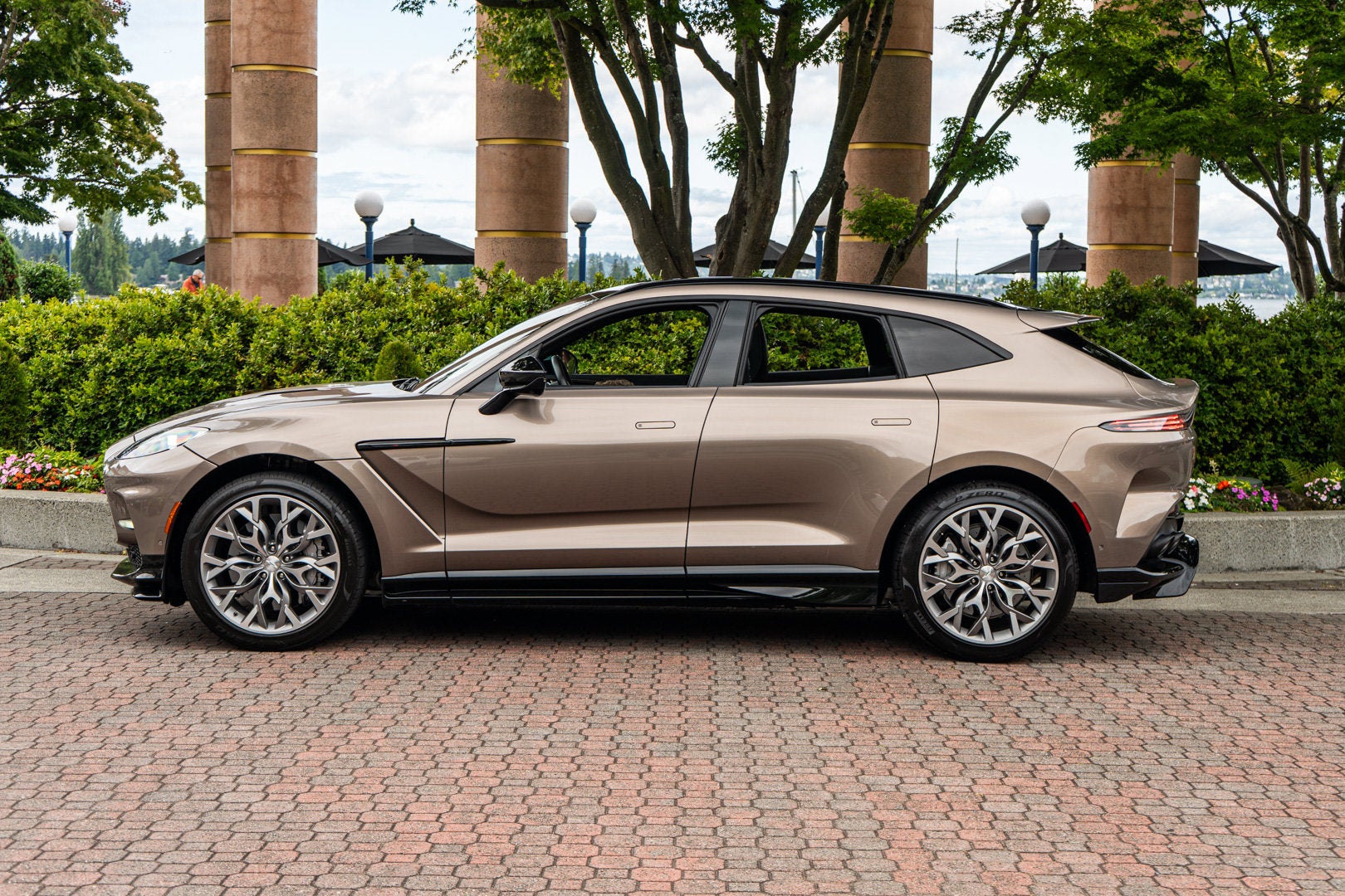 2023 Aston Martin DBX 707