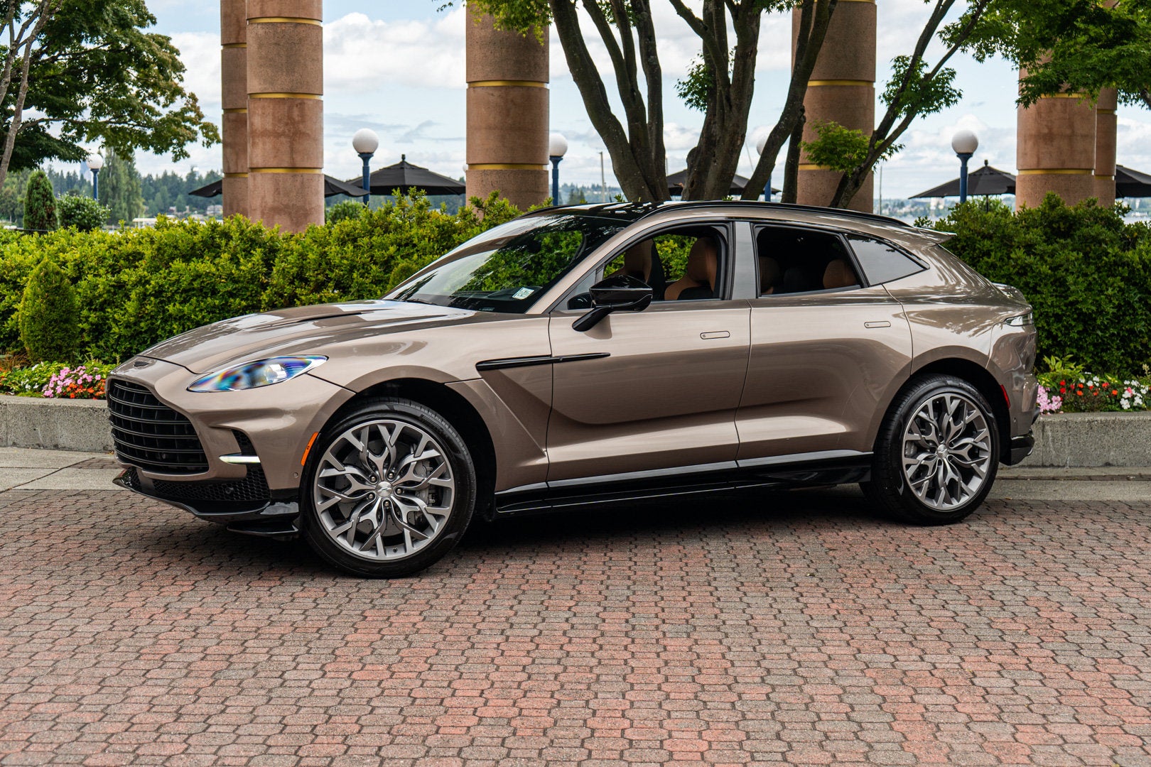2023 Aston Martin DBX 707