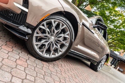 2023 Aston Martin DBX 707