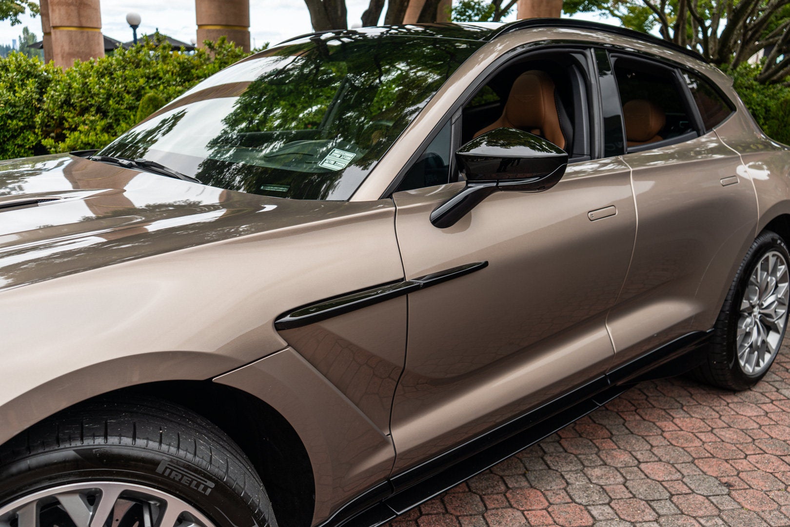 2023 Aston Martin DBX 707