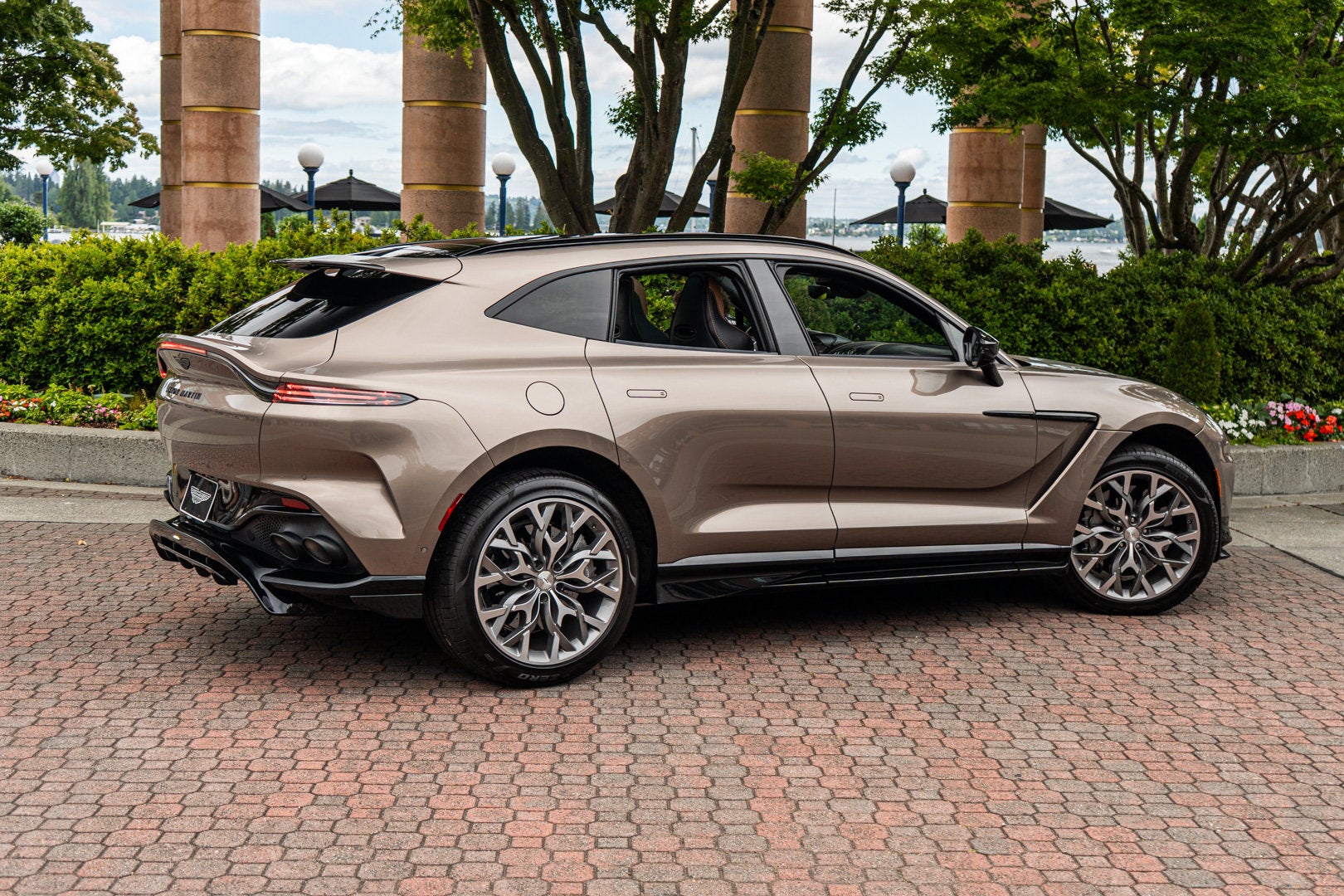 2023 Aston Martin DBX 707