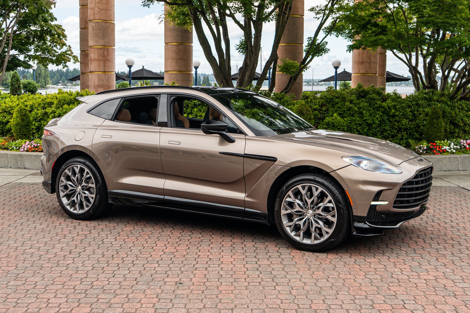 2023 Aston Martin DBX 707