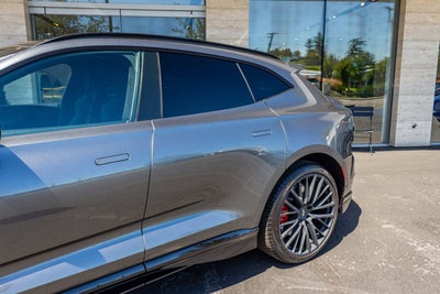 2024 Aston Martin DBX 707