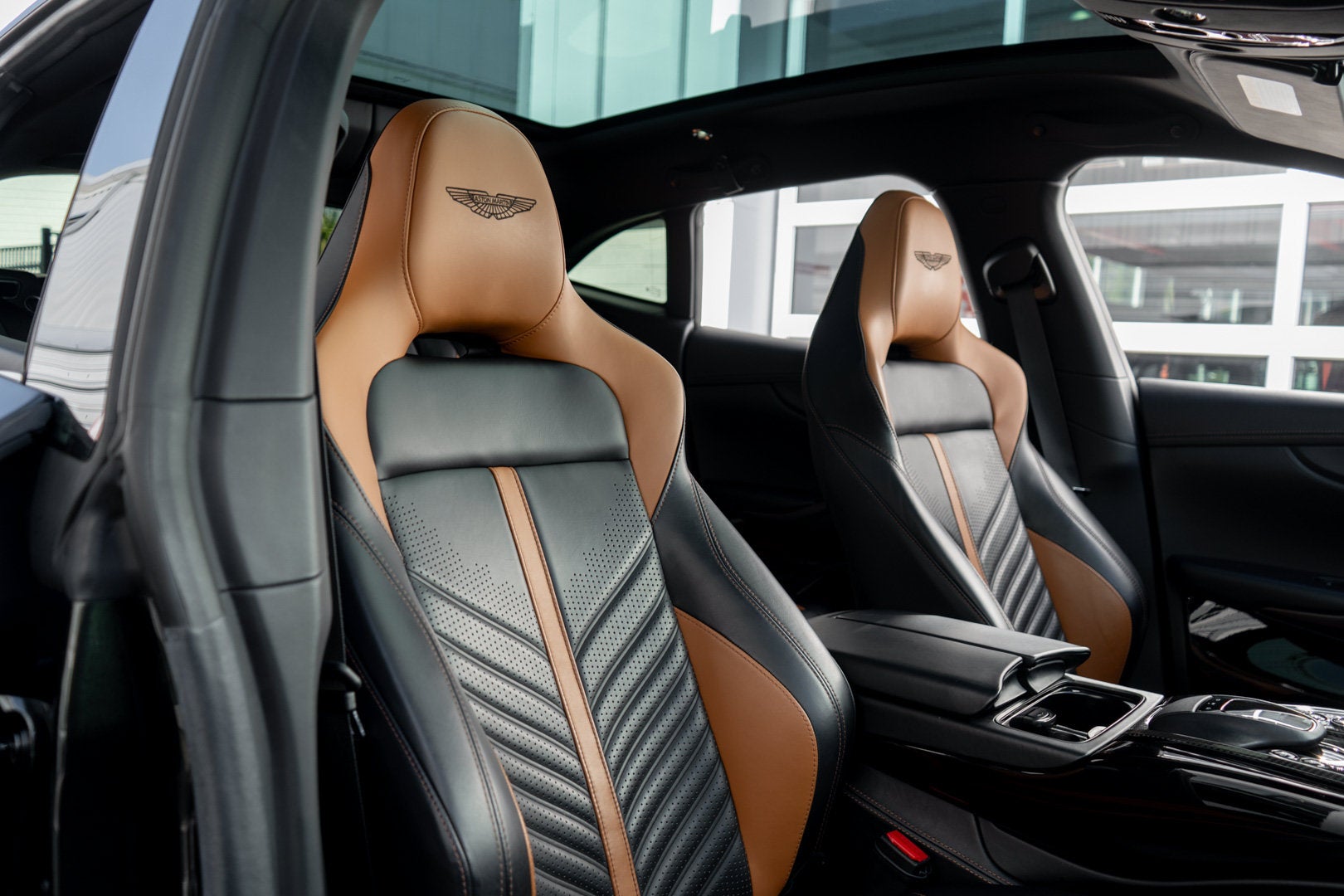 2023 Aston Martin DBX 707