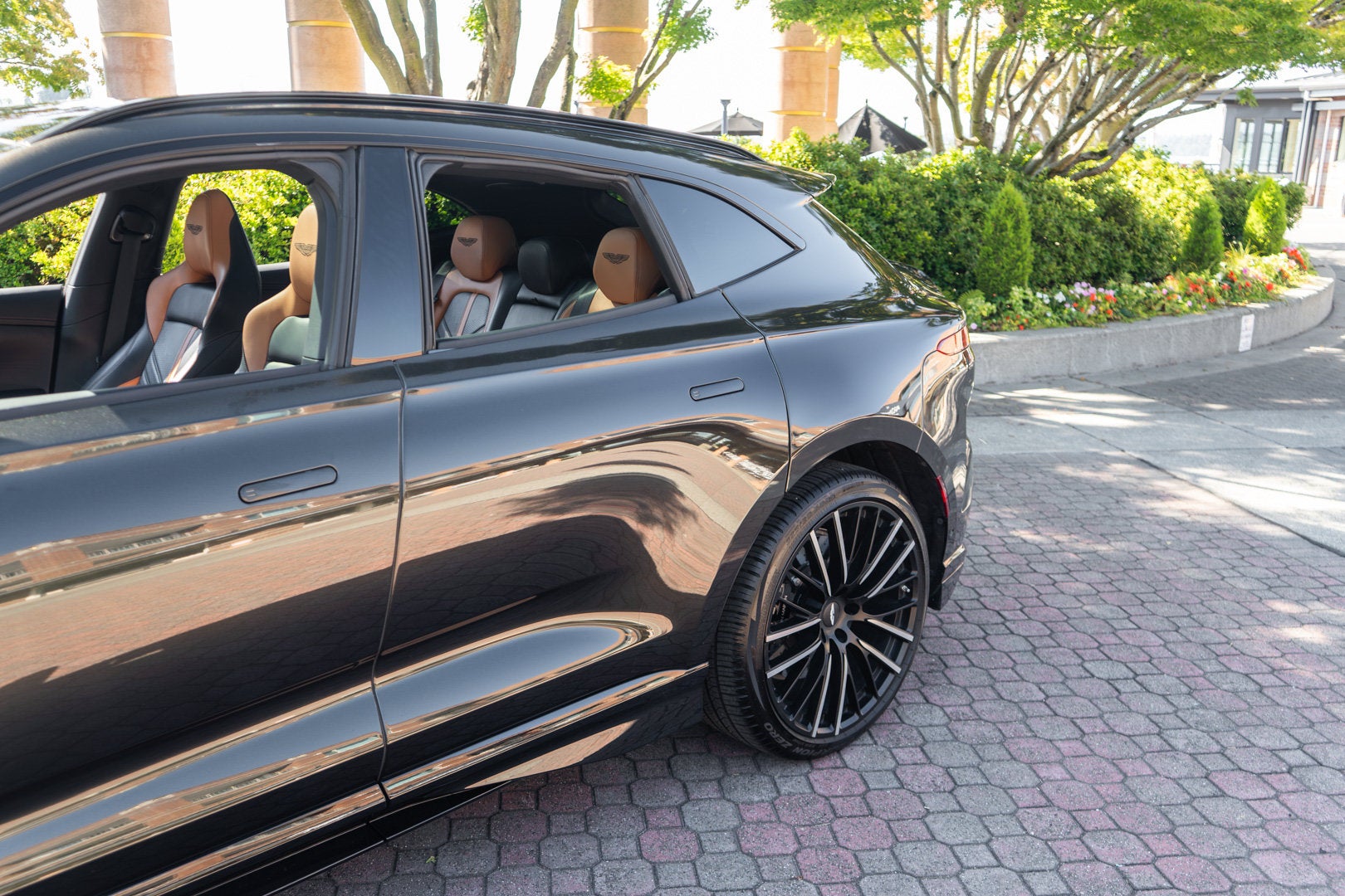 2023 Aston Martin DBX 707