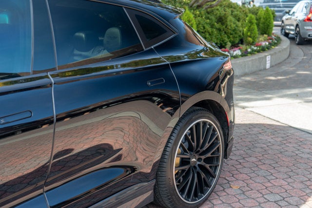 2023 Aston Martin DBX 707
