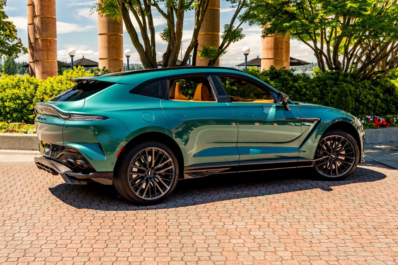 2023 Aston Martin DBX 707
