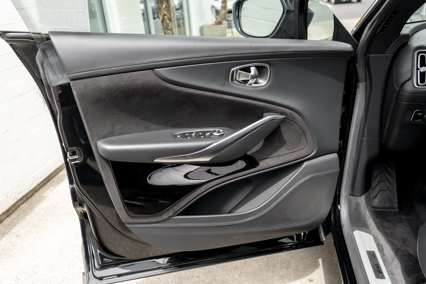 2023 Aston Martin DBX 707