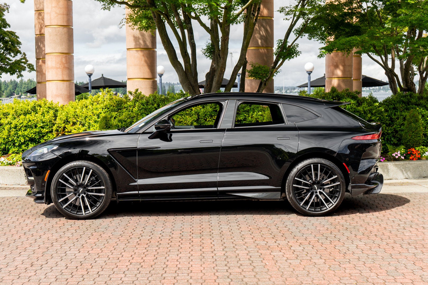 2023 Aston Martin DBX 707