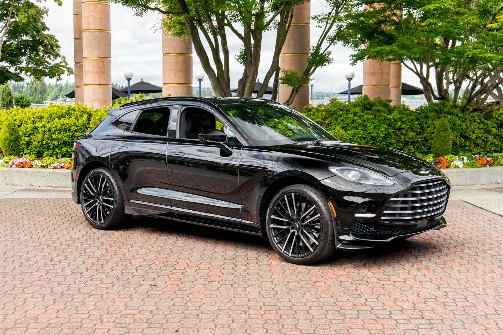 2023 Aston Martin DBX 707