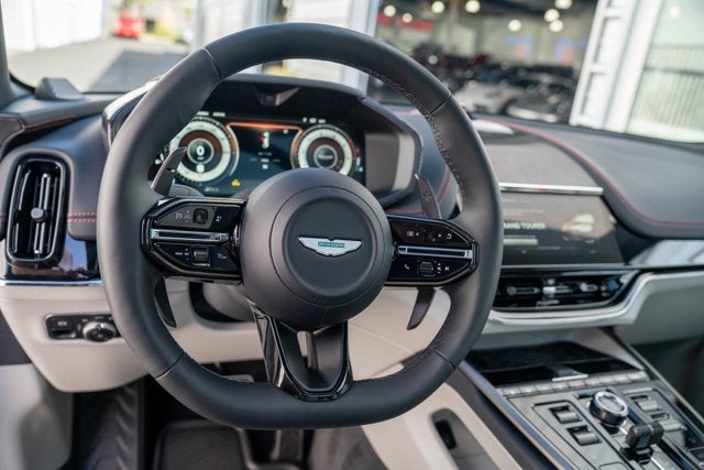 2025 Aston Martin DBX 707