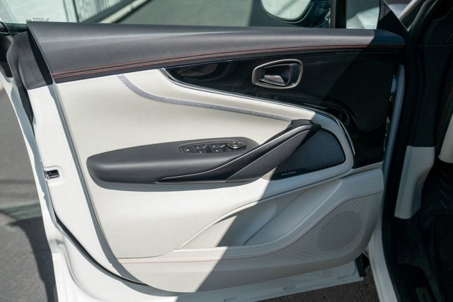 2025 Aston Martin DBX 707