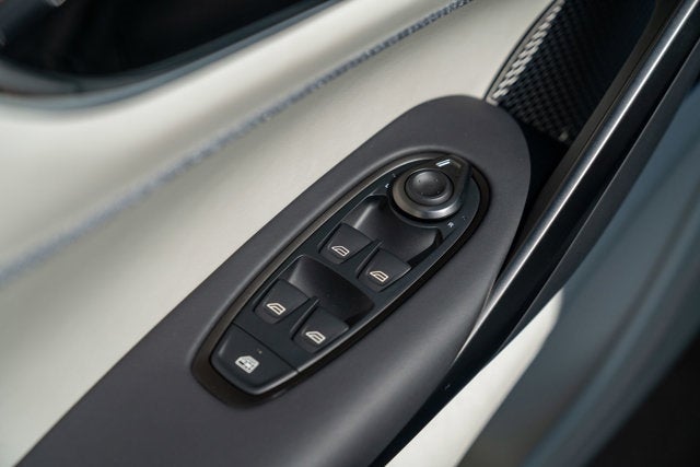 2025 Aston Martin DBX 707