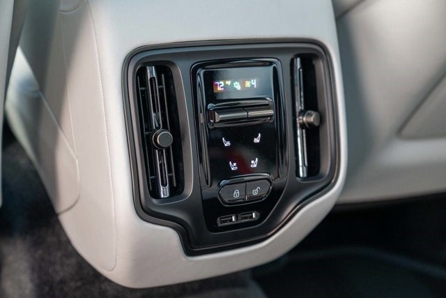 2025 Aston Martin DBX 707