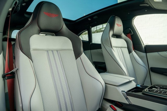 2025 Aston Martin DBX 707