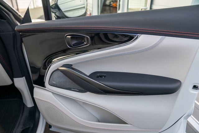 2025 Aston Martin DBX 707