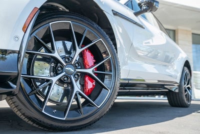 2025 Aston Martin DBX 707