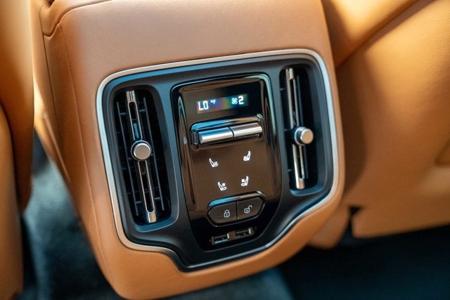 2025 Aston Martin DBX 707