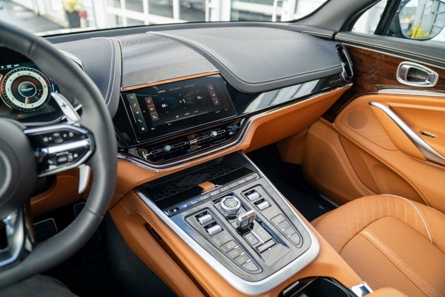 2025 Aston Martin DBX 707