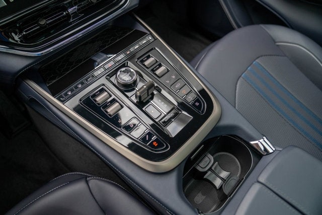 2025 Aston Martin DBX 707