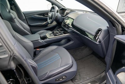 2025 Aston Martin DBX 707