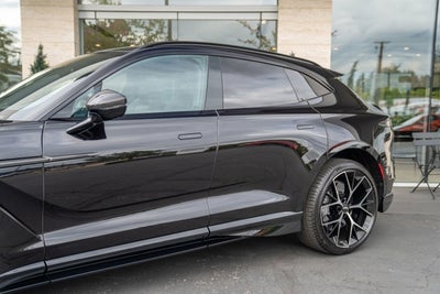 2025 Aston Martin DBX 707