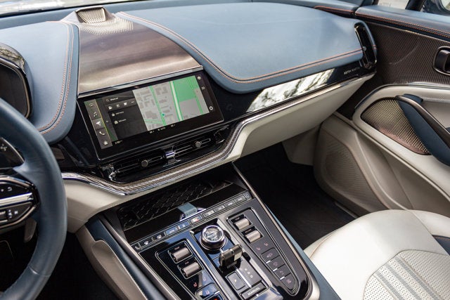 2025 Aston Martin DBX 707