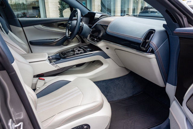 2025 Aston Martin DBX 707