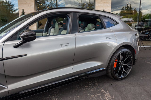 2025 Aston Martin DBX 707