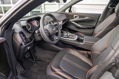 2025 Aston Martin DBX 707