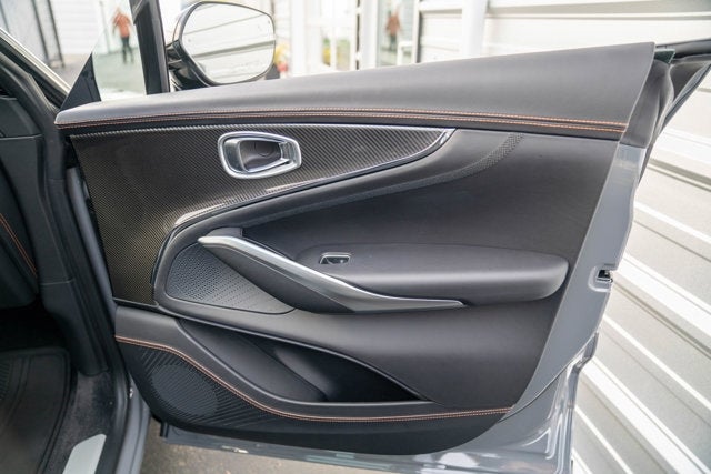 2025 Aston Martin DBX 707