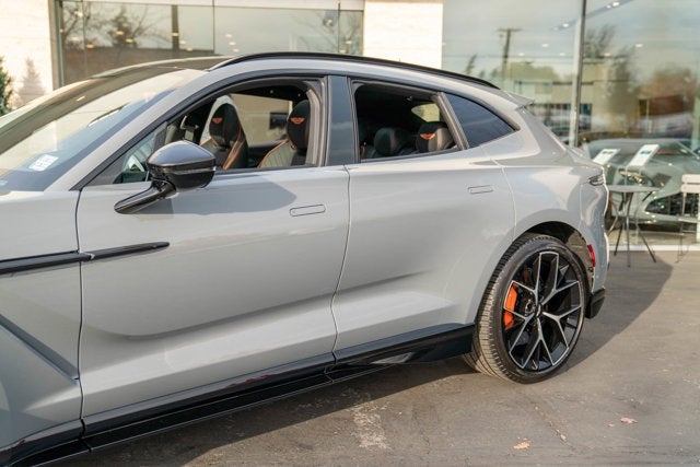 2025 Aston Martin DBX 707