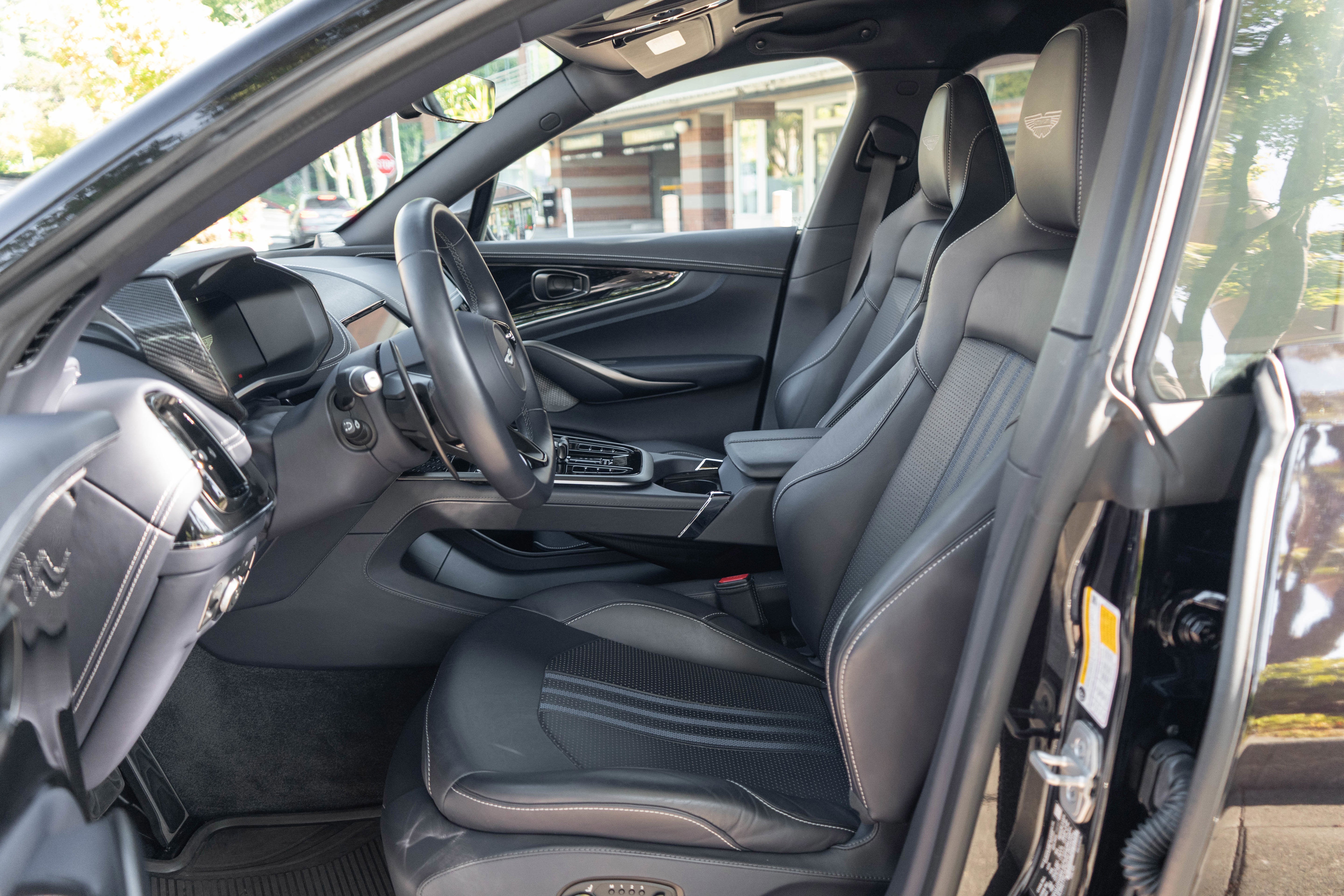 2025 Aston Martin DBX 707