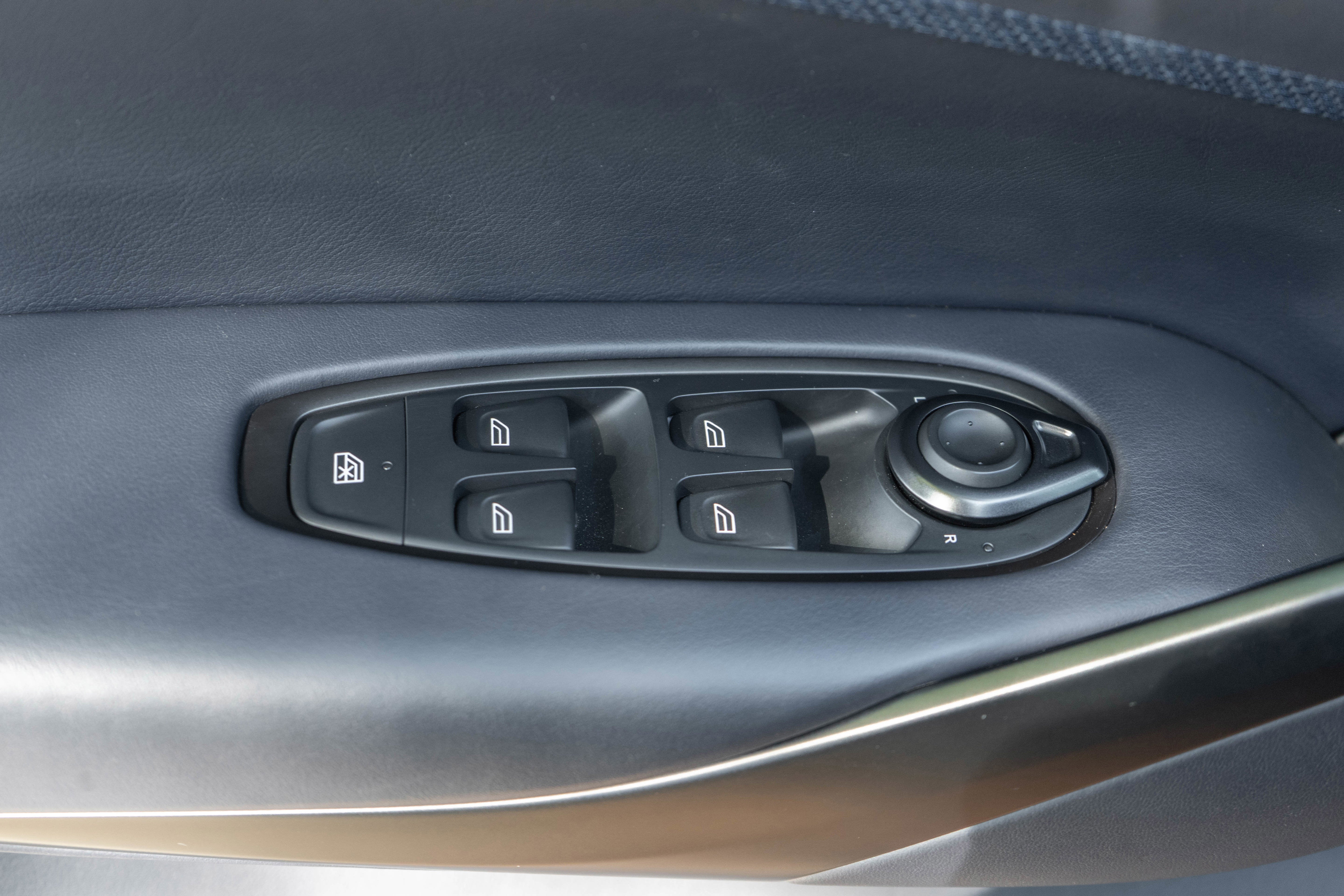 2025 Aston Martin DBX 707