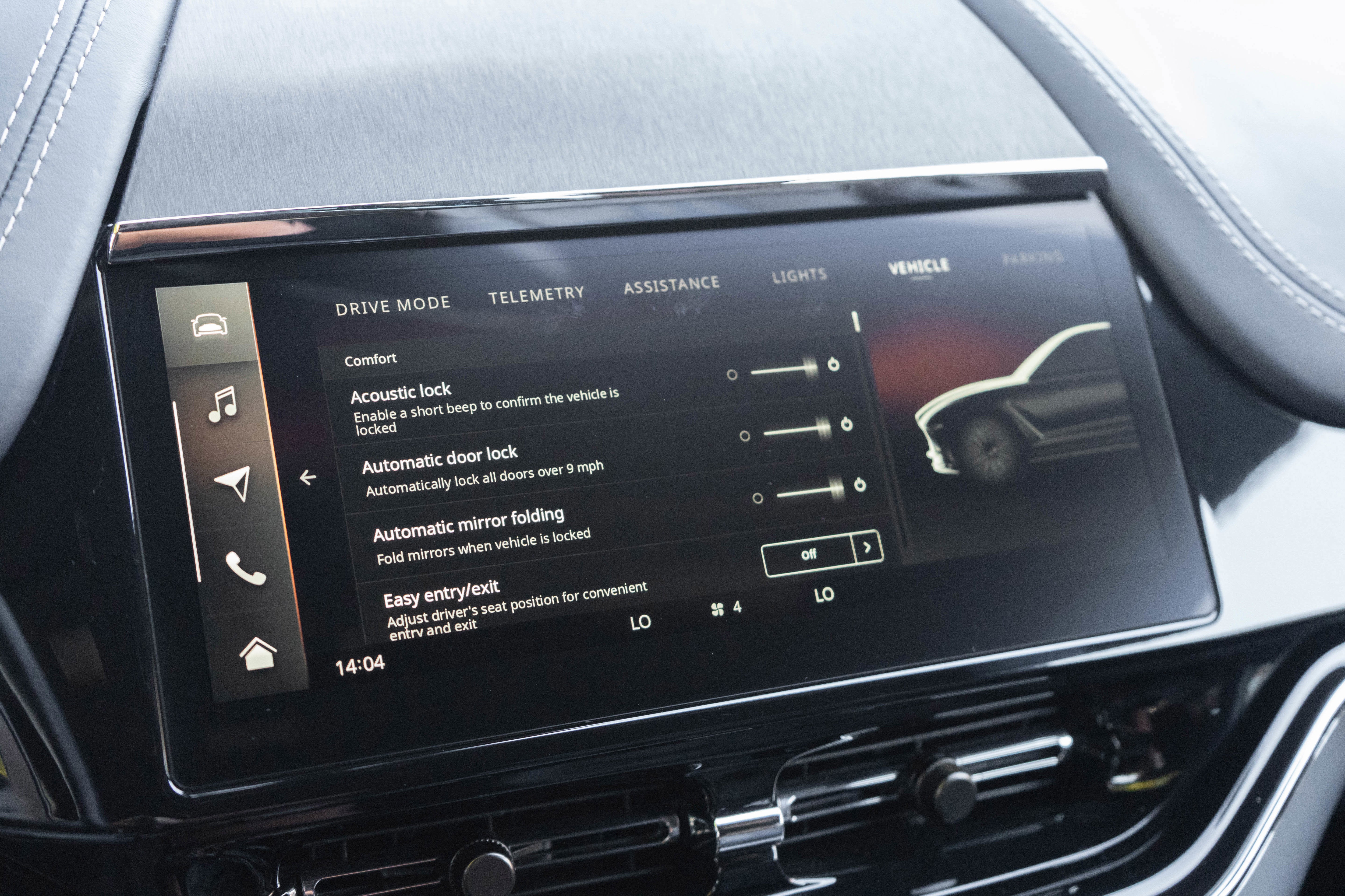 2025 Aston Martin DBX 707