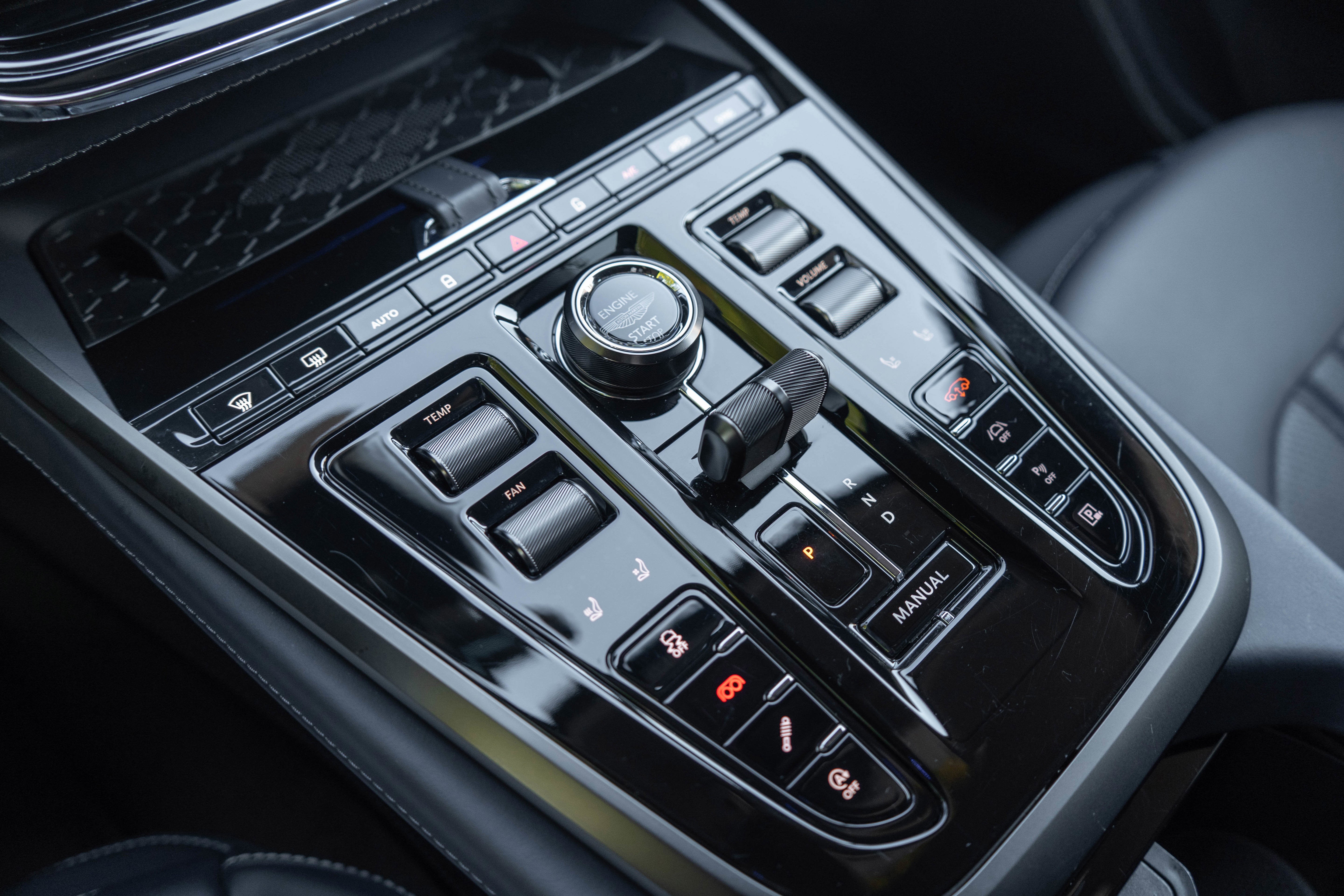 2025 Aston Martin DBX 707