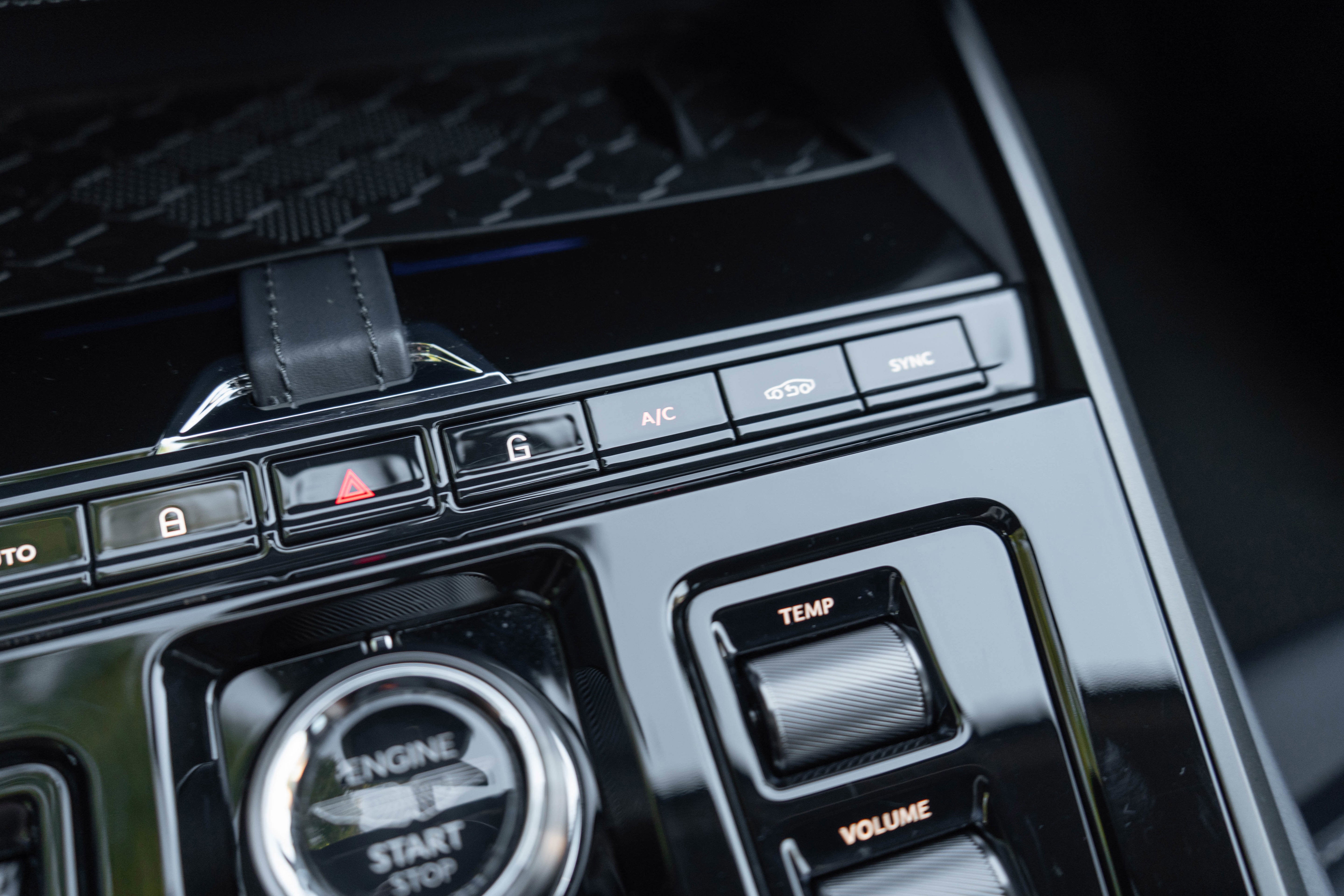 2025 Aston Martin DBX 707